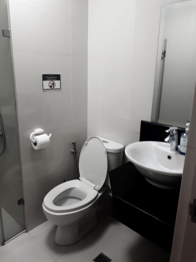 One Palm Tree Villas Manila Exterior photo